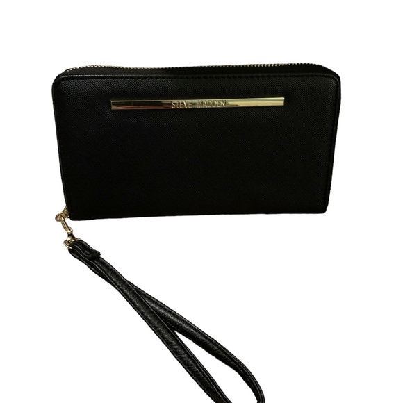 Steve Madden Handbags - Like New - Steve Madden Wristlet